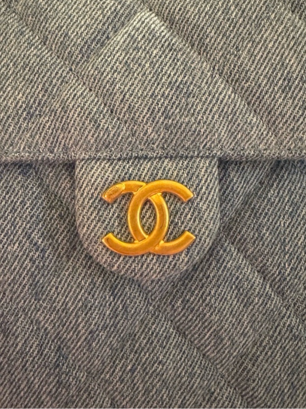 CHANEL Light Blue Quilted Denim Shoulder Bag with Gold-Tone Chain - Picture 4 of 5